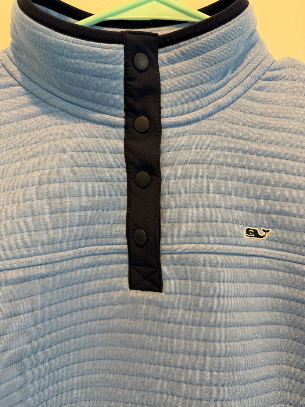 Vineyard Vines women’s  Light Blue Quilted Snap Henley